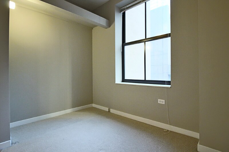 Building Photo - 211 W Randolph St