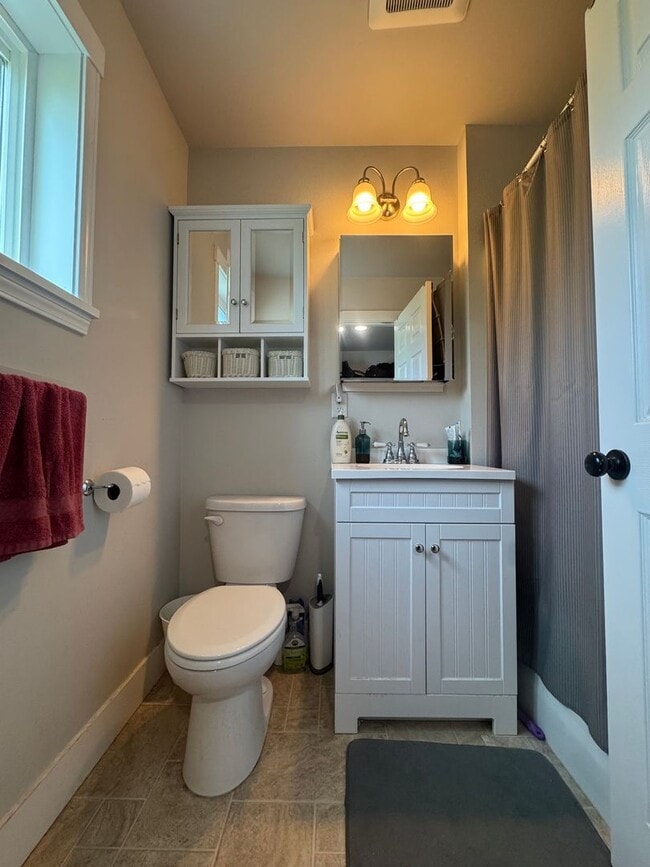 Building Photo - 3-Bed, 3-Bath Home for Lease w/ Rooftop De...