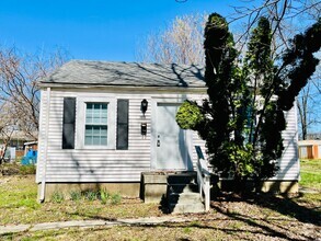 Building Photo - Updated 2 Bedroom house off Cane Run Rd!