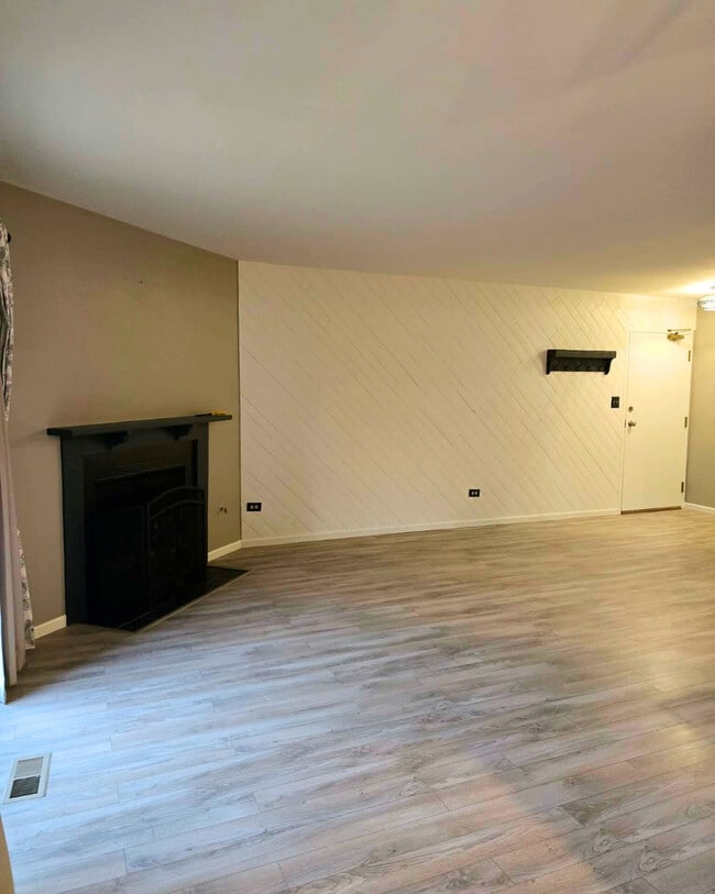 Building Photo - 7030 Park Ln Ct