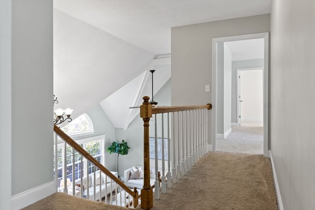 Building Photo - 4 bedroom 2.5 bath house with lawncare, in...