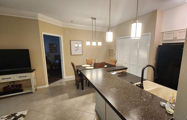 Building Photo - 4152 Central Sarasota Pkwy