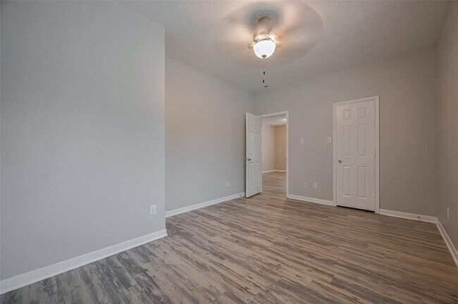 Building Photo - 5009 Willow Point Dr
