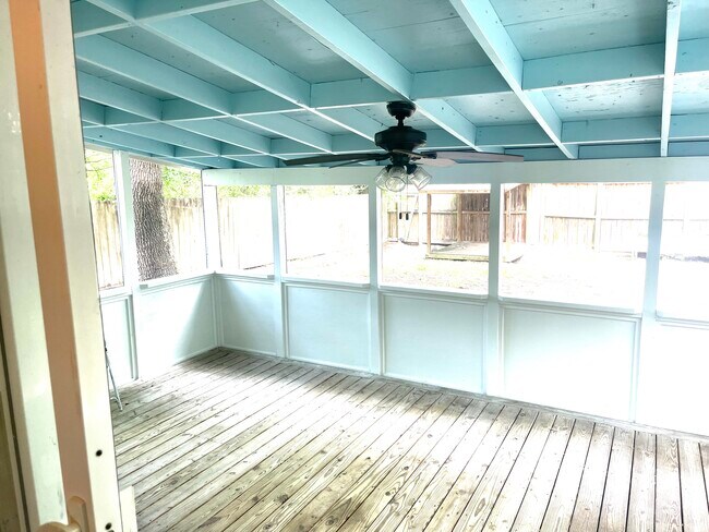 Building Photo - 1431 Glencoe Dr