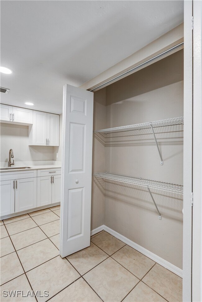 Building Photo - 5453 16th Pl SW