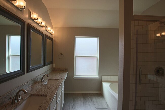 Building Photo - Lease Takeover Opportunity! Stunning 3 bed...