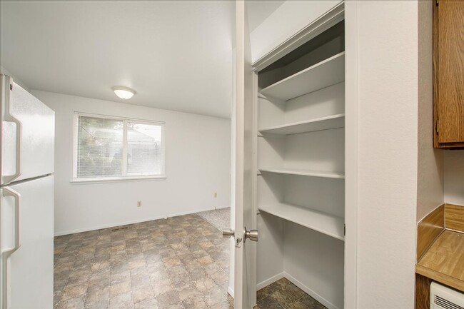 Building Photo - Charming 2 Bed, 1 Bath Duplex – Prime Bois...