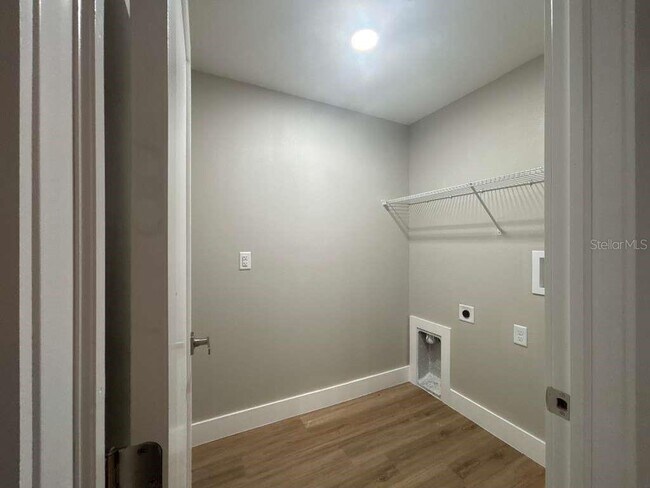 Building Photo - 1884 W Quaker Ln