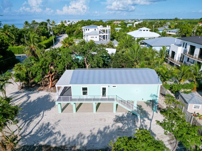 Building Photo - 224 W Seaview Dr