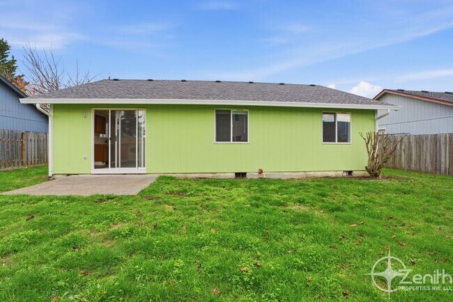 Building Photo - 16113 NE 4th Way