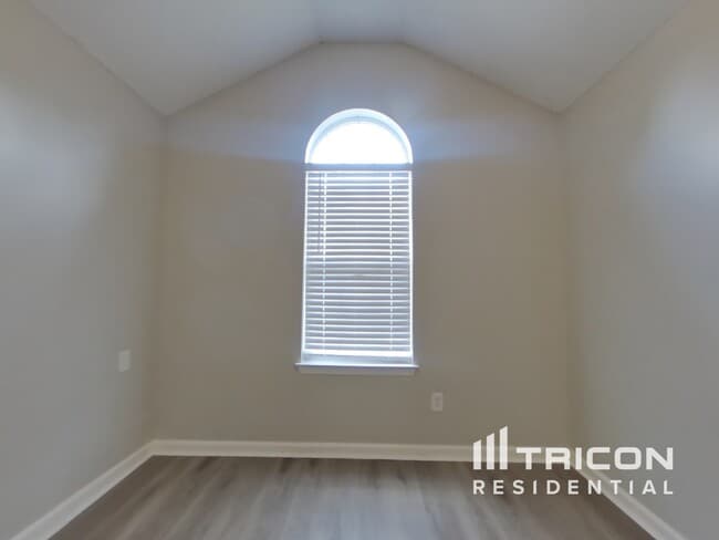 Building Photo - 4461 White Rd