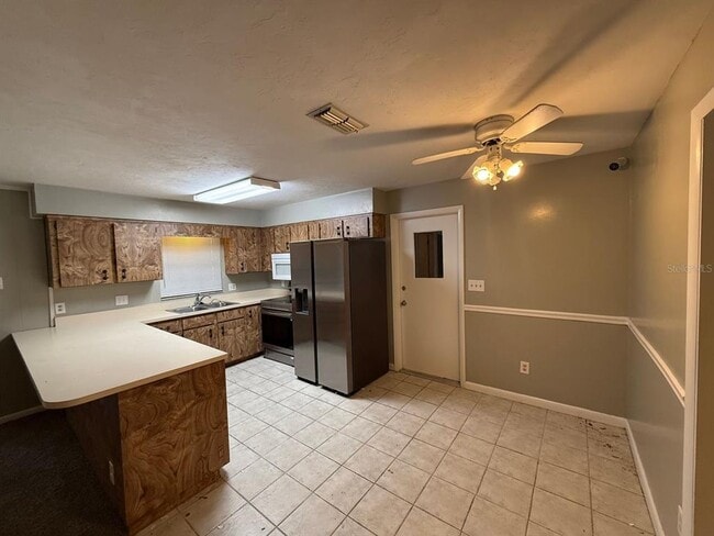 Building Photo - 1100 SW 20 Pl