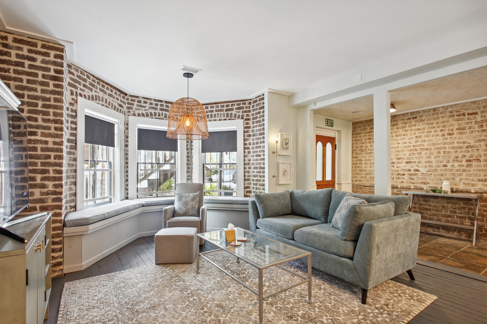 Building Photo - 208B W Hall St