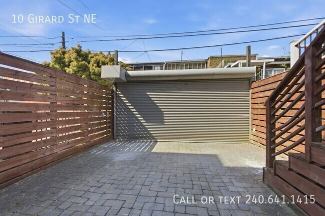 Building Photo - 10 Girard St NE