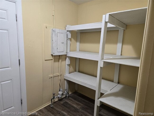 Building Photo - 24677 Puritan