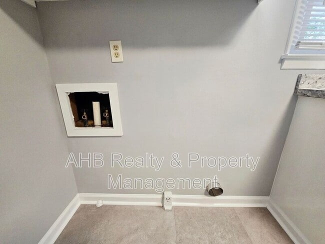 Building Photo - 502 Doggett Dr