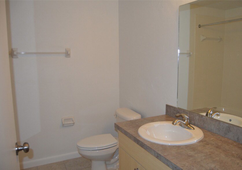 Building Photo - 1800 vics way