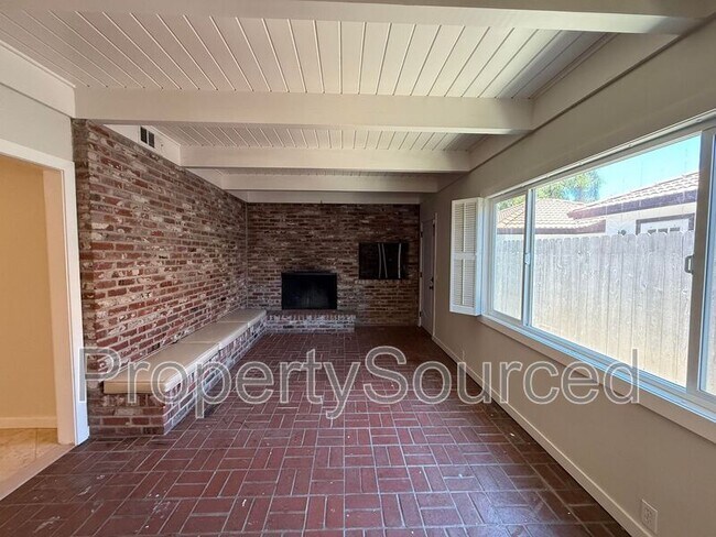 Building Photo - 1251 Middlefield Ave