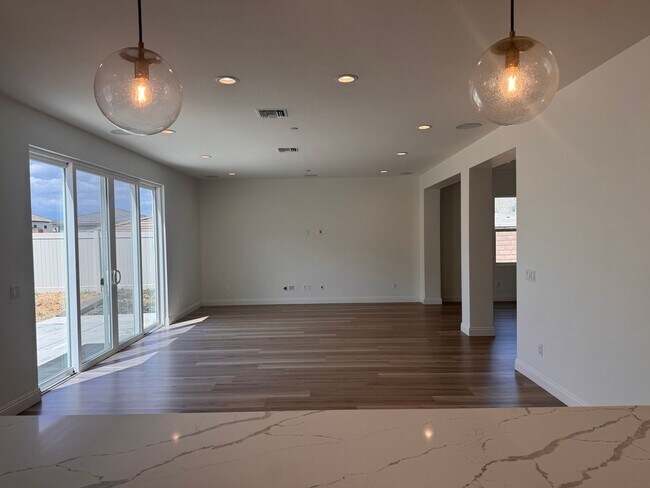 Building Photo - Beautiful 5 Bedroom 3 Bathroom Home Built in 2021