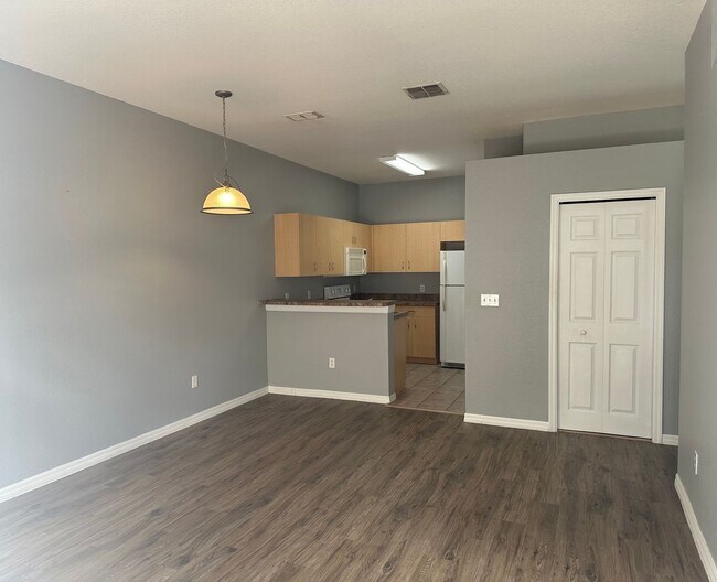 Building Photo - 2 Bedroom 2 Full Bath Townhome in LAKE MAR...
