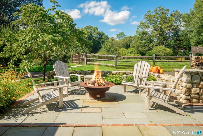 Building Photo - 198 Hemlock Hill Rd