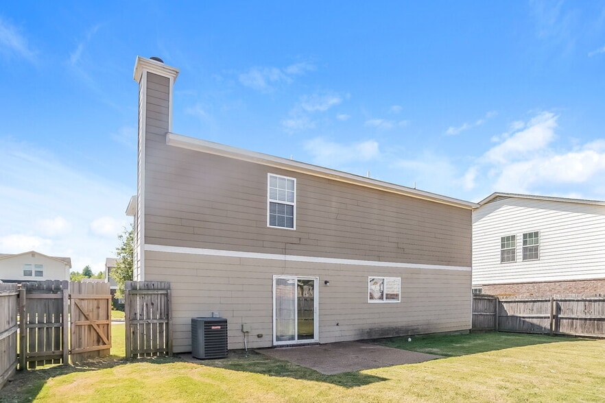 Building Photo - 10038 Chariden Dr