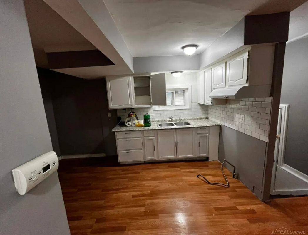Building Photo - 8647 Chalmers Ave
