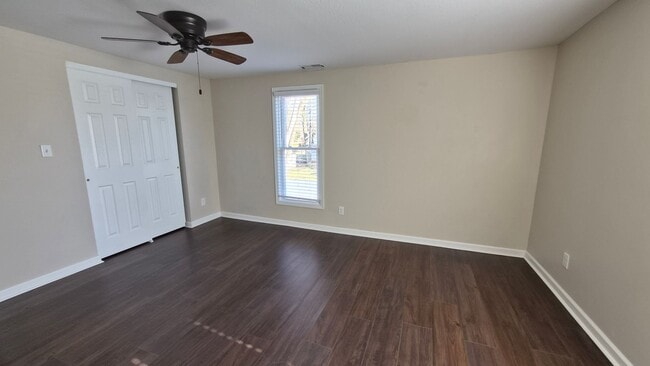 Building Photo - Charming Downtown Sunbury Home!