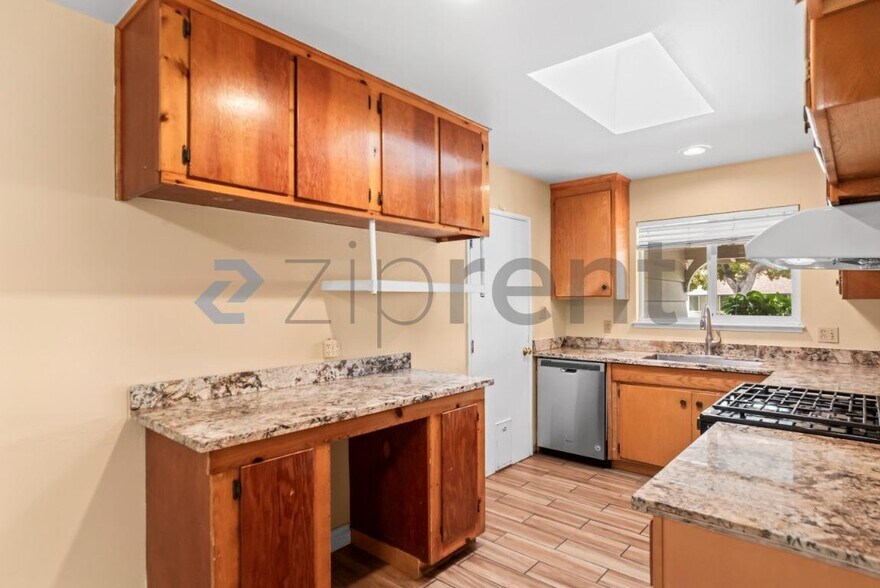 Building Photo - Unit
