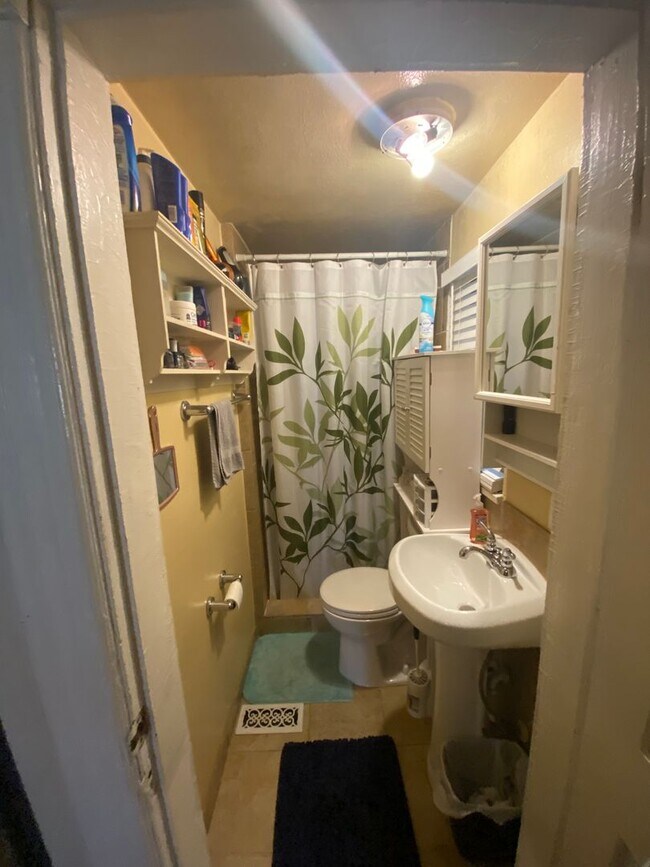 Building Photo - 1334 N Downing St