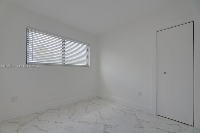 Building Photo - 650 E 65th St