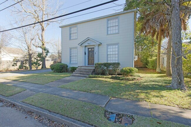 Building Photo - 2 N Carlen St