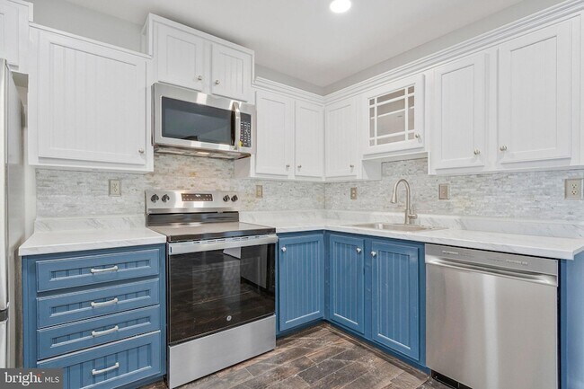 Building Photo - 1675 Ridgely Ct