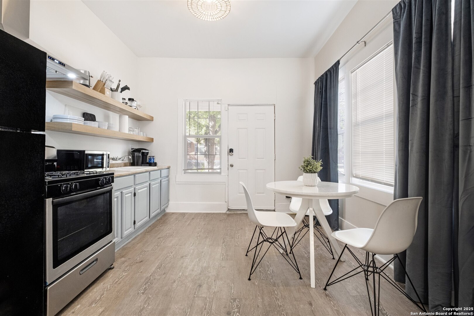 Building Photo - 302 E Cevallos