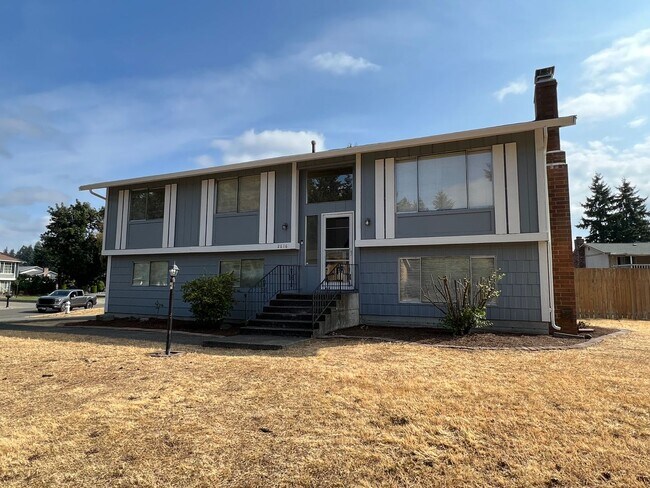 Primary Photo - Super Clean Split Level Home with Huge Yard!