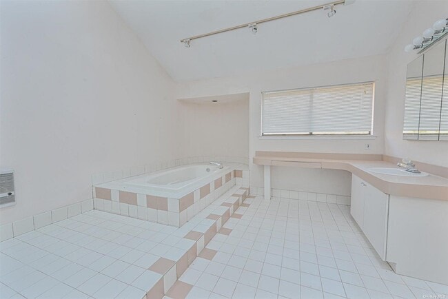 Building Photo - 8 Mondavi Ln