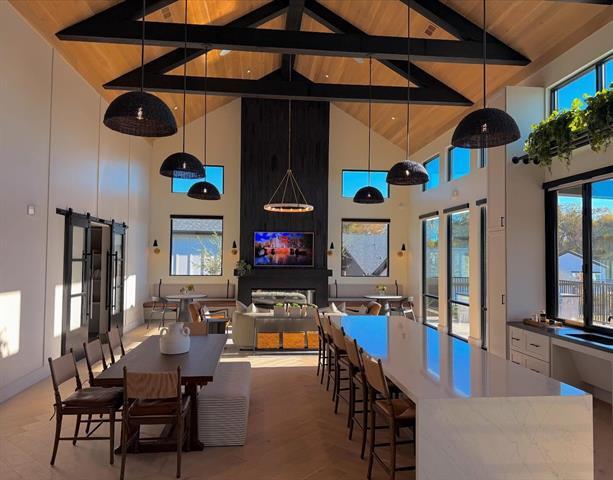 Building Photo - 4422 Janssen Ave