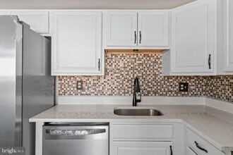 Building Photo - 5 Bardia Ct