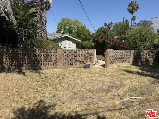 Building Photo - 5136 Noble Ave