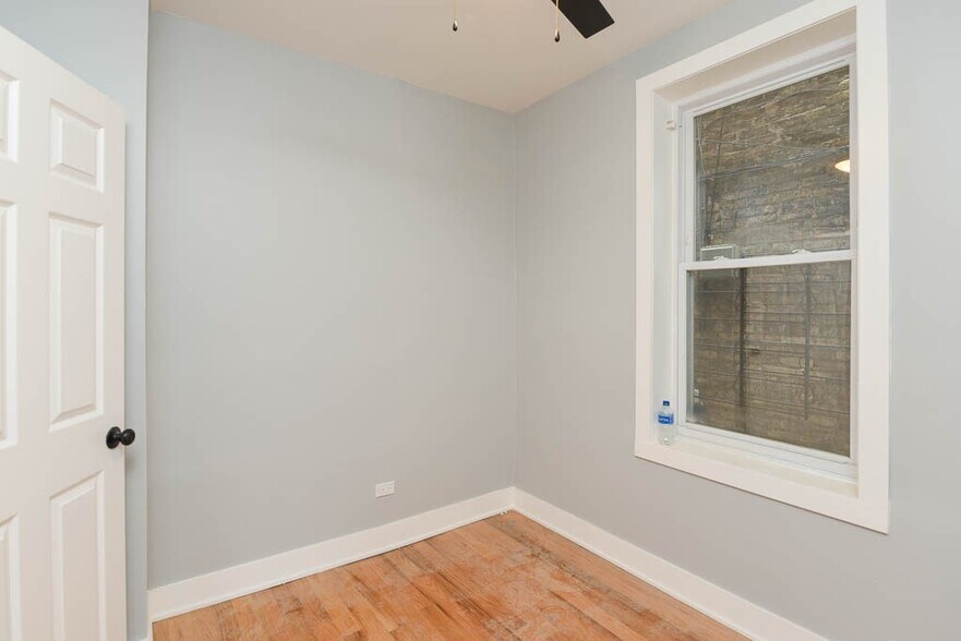 Building Photo - 1624 W Beach Ave