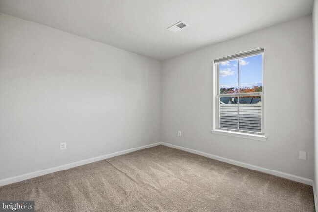 Building Photo - 10012 Aerospace Rd