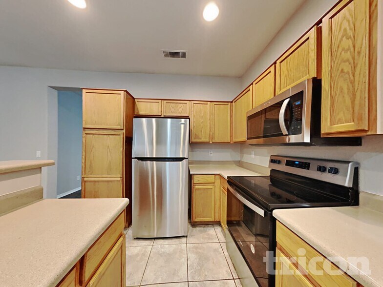 Building Photo - 6619 W Golden Ln