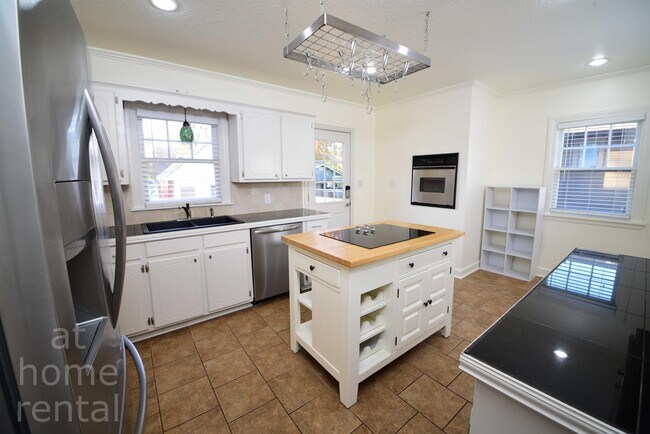 Building Photo - 1740 S Yorktown Ave