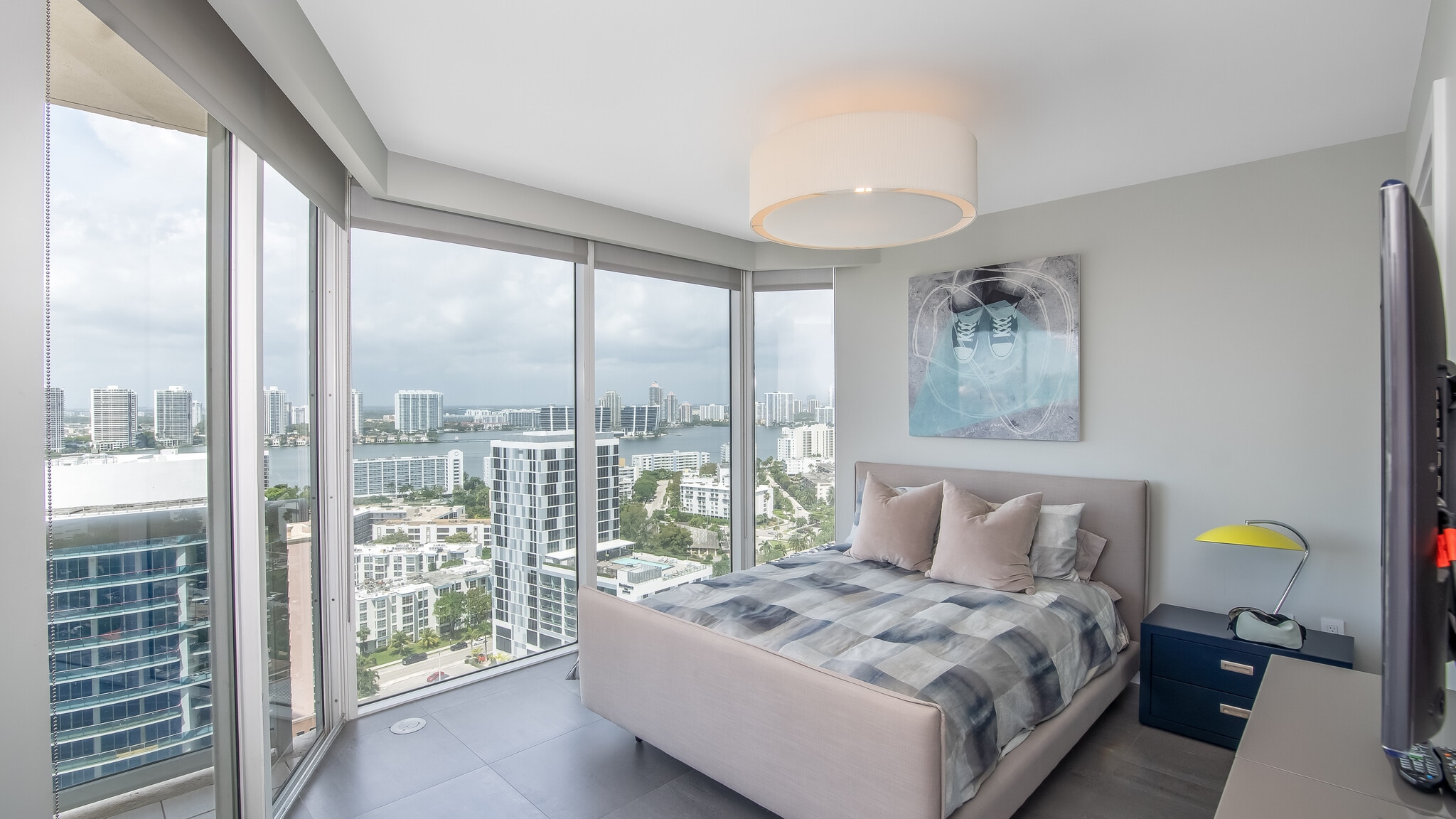 All Room w/ Exit to Balconies - 17555 Collins Ave