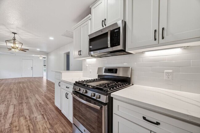 Building Photo - 4520 Sharon St