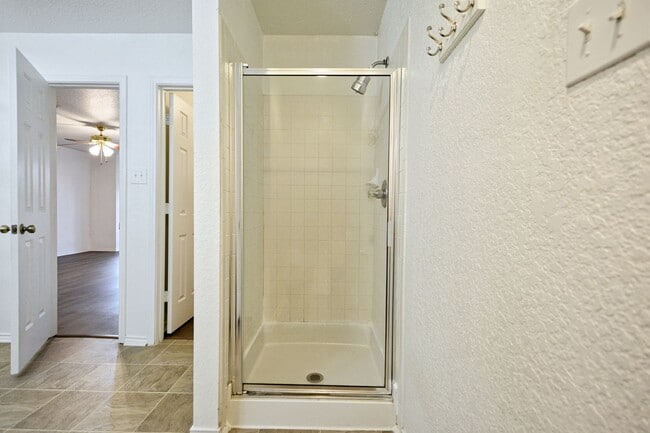 Building Photo - 858 Lincolnshire Dr