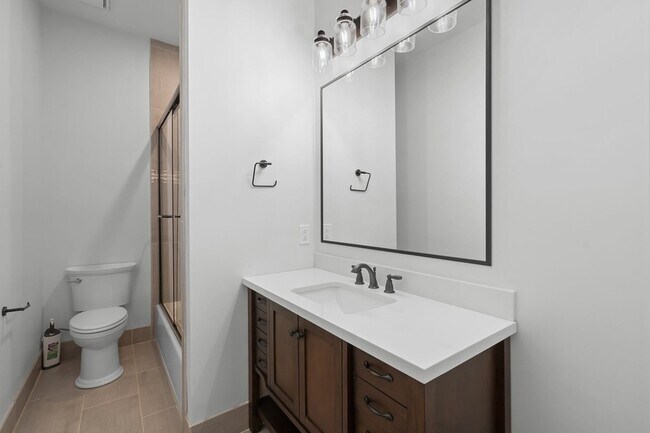 Building Photo - 444 Wild Elm St
