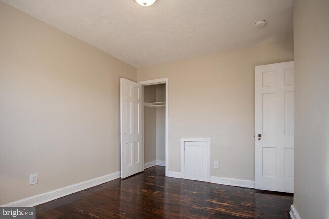 Building Photo - 1422 18th St SE