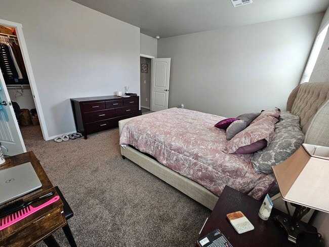 Building Photo - 2022 Home with Split Bedroom Layout & Beau...