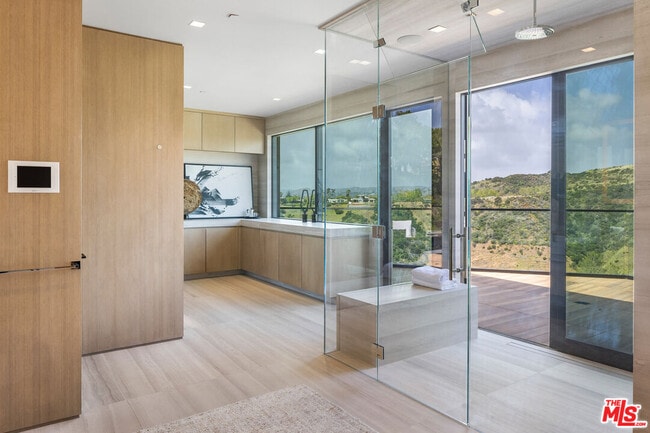 Building Photo - 1731 Summitridge Dr